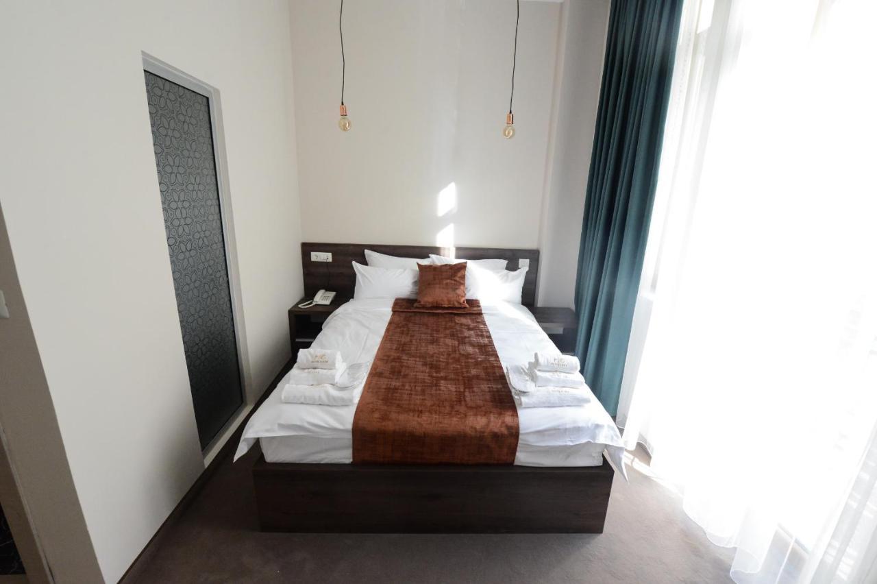Hotel Cara 28 スコピエ エクステリア 写真