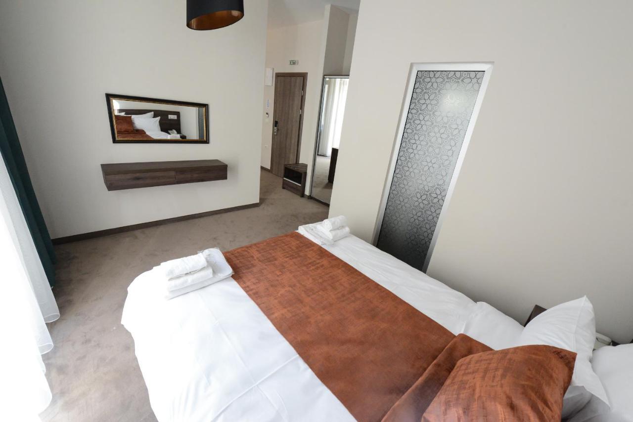 Hotel Cara 28 スコピエ エクステリア 写真