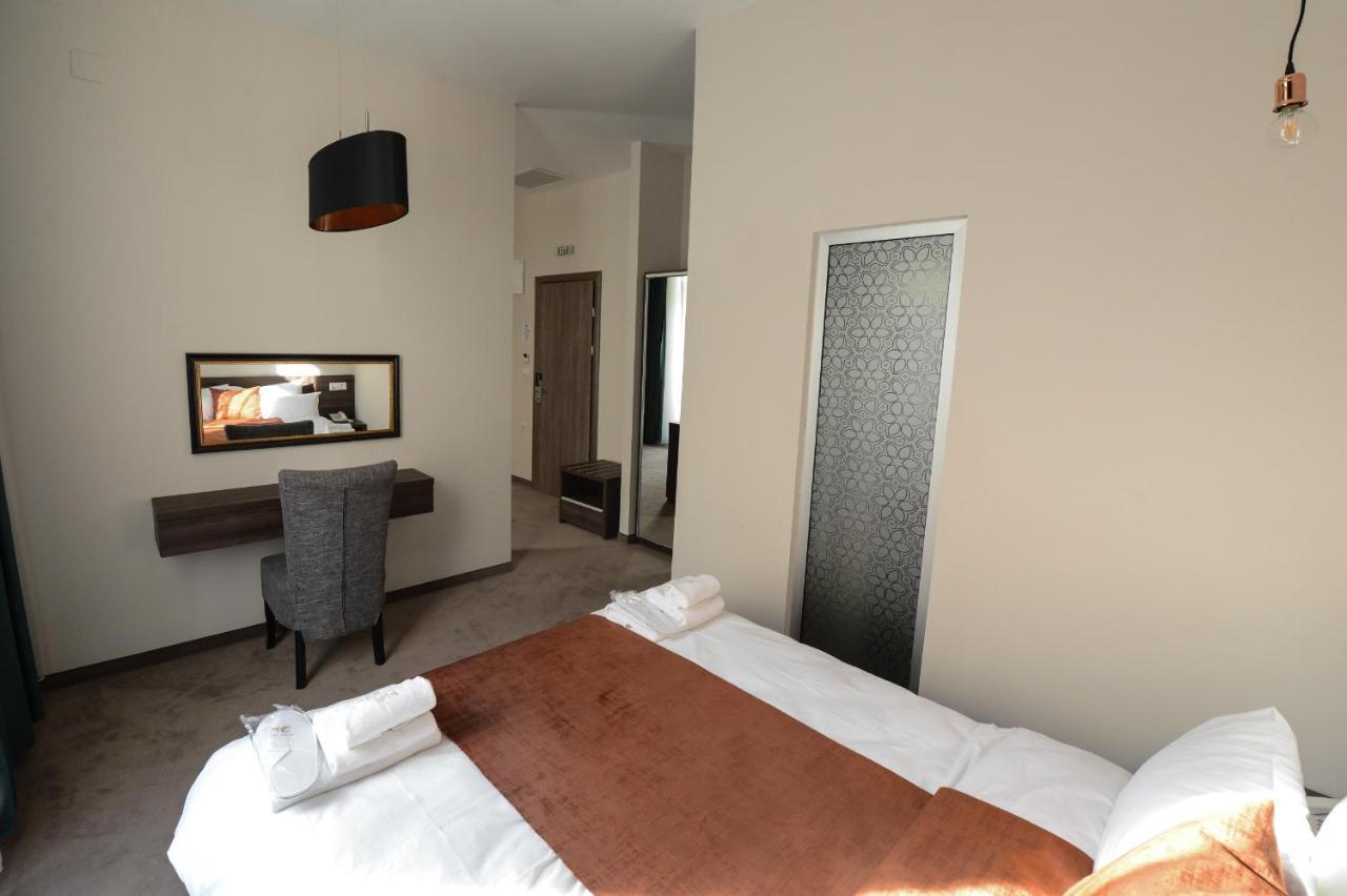 Hotel Cara 28 スコピエ エクステリア 写真