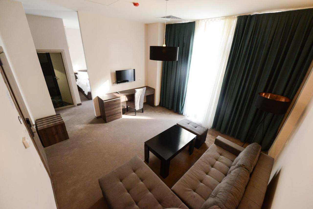 Hotel Cara 28 スコピエ エクステリア 写真