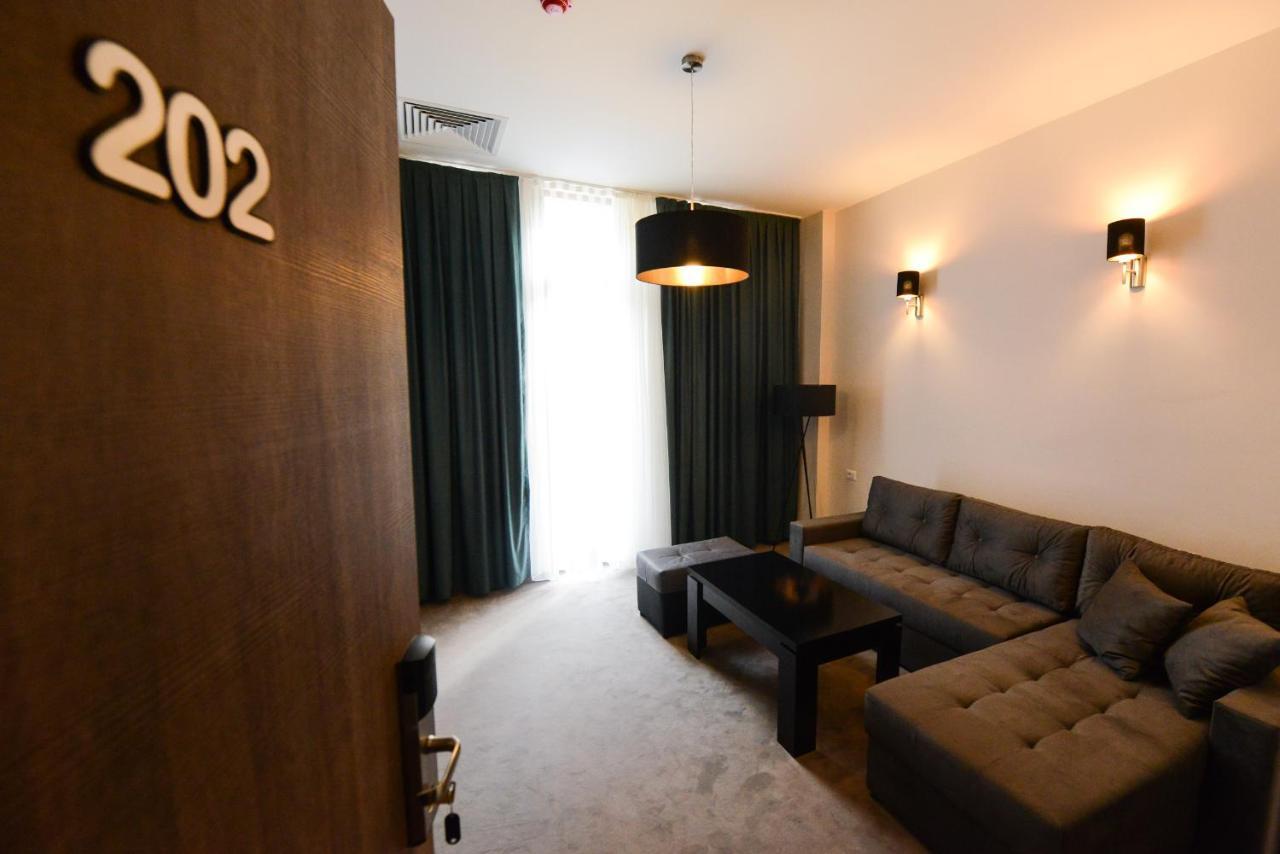 Hotel Cara 28 スコピエ エクステリア 写真