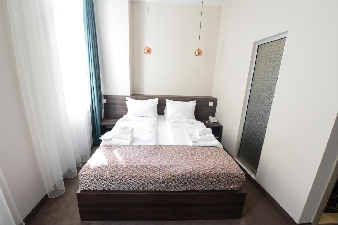 Hotel Cara 28 スコピエ エクステリア 写真