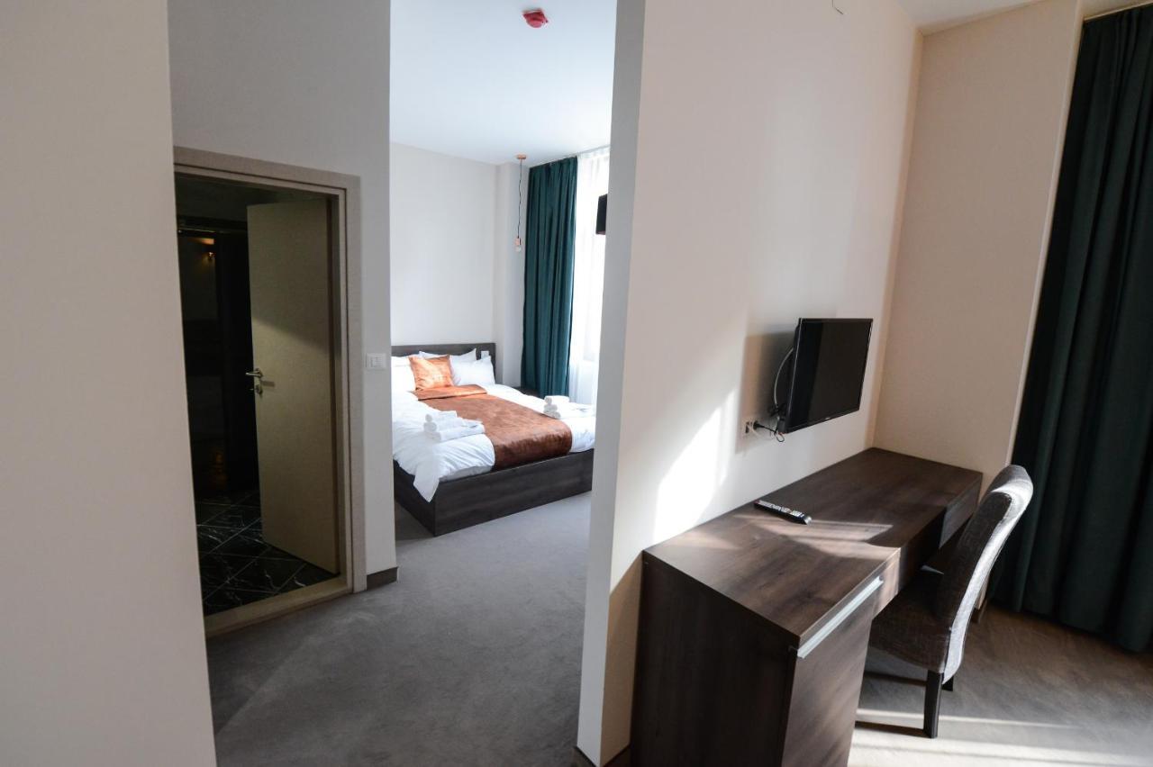Hotel Cara 28 スコピエ エクステリア 写真