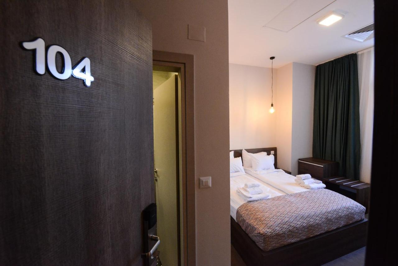 Hotel Cara 28 スコピエ エクステリア 写真