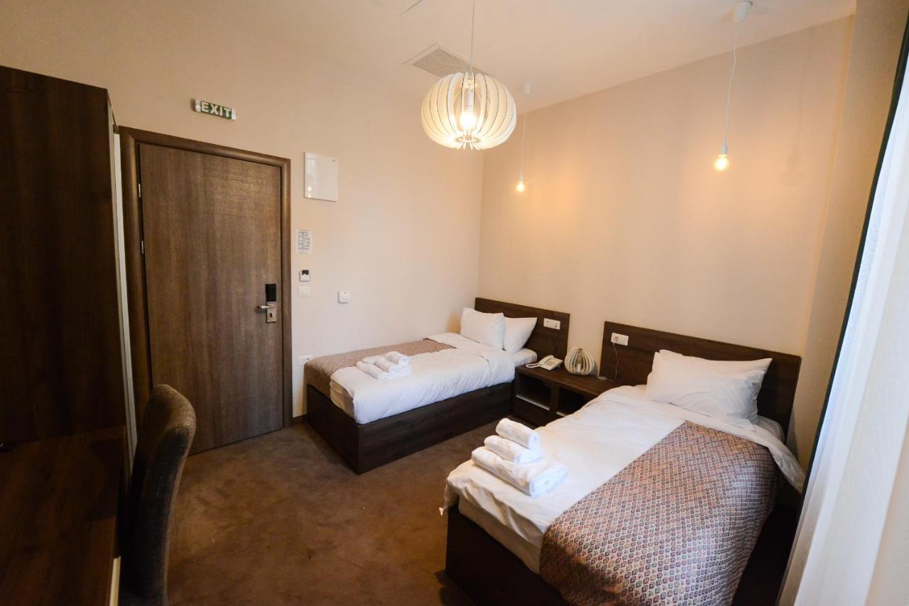 Hotel Cara 28 スコピエ エクステリア 写真