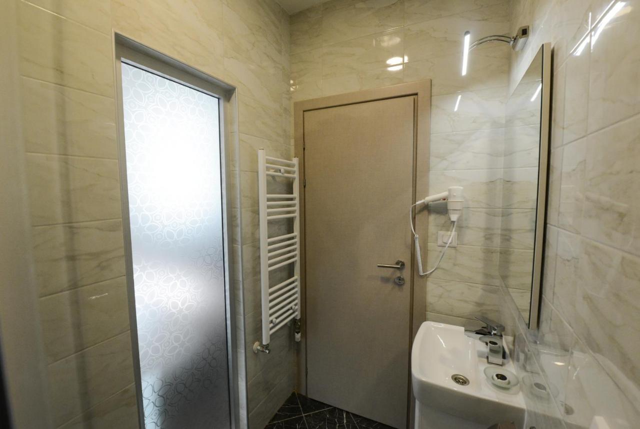 Hotel Cara 28 スコピエ エクステリア 写真