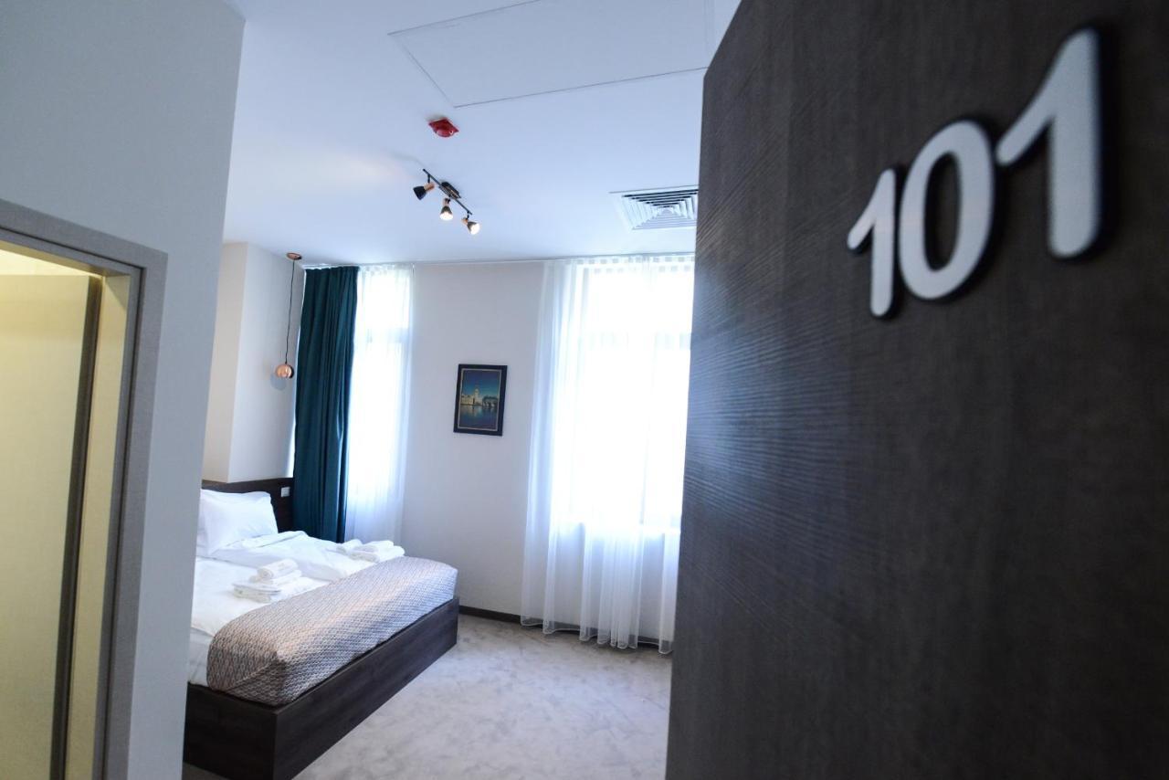 Hotel Cara 28 スコピエ エクステリア 写真