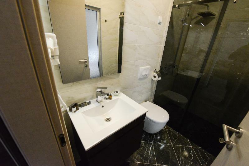 Hotel Cara 28 スコピエ エクステリア 写真