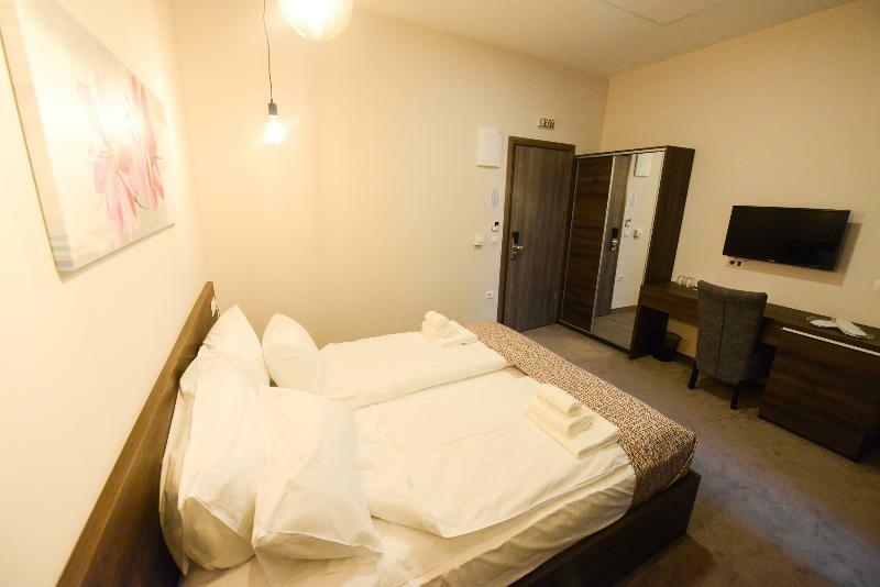 Hotel Cara 28 スコピエ エクステリア 写真