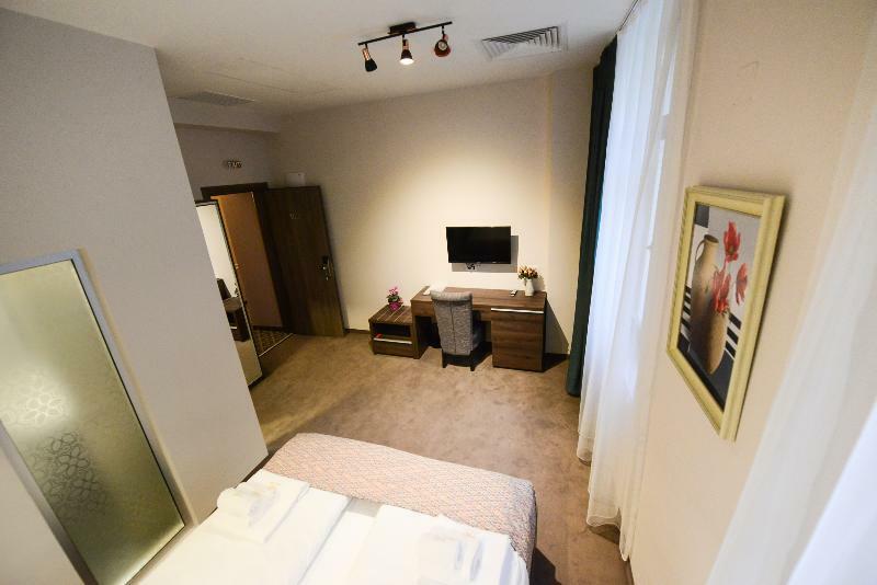Hotel Cara 28 スコピエ エクステリア 写真