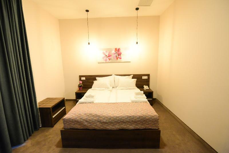 Hotel Cara 28 スコピエ エクステリア 写真